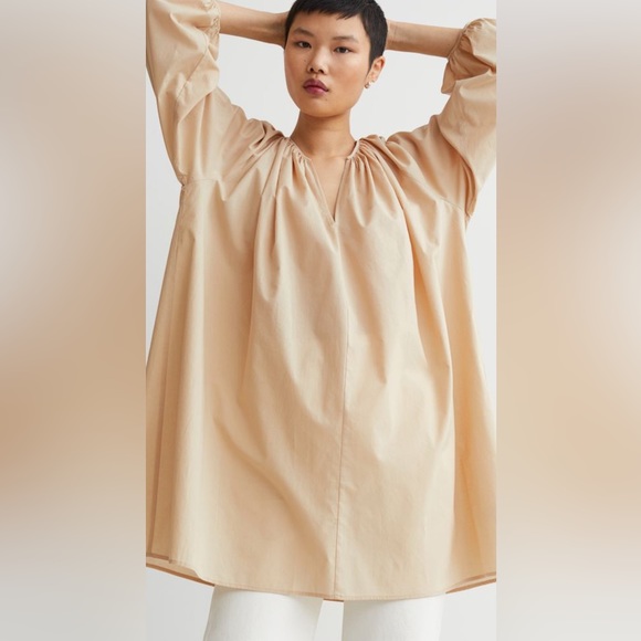Cotton A-line Dress. V-neck. Balloon Sleeve. Raglan Sleeve. Color: Beige. H&M. - Picture 3 of 10